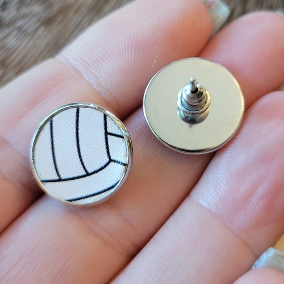 💥LAST PAIR💥Volley Girl Volleyball Post/Stud Earrings - Picture 3 of 3